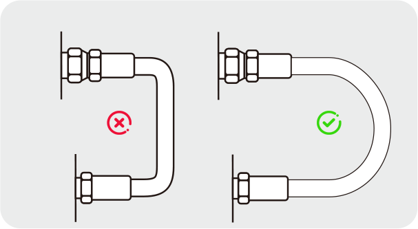 Para evitar daños a la manguera y flujo restringido, el radio de flexión de la manguera debe aumentar tanto como sea posible.